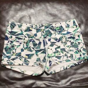 Fleo shorts size L